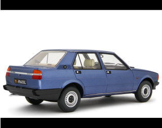 Alfa Romeo Giulietta 1.6 - 1.8 1980 Blu Pervinca Laudoracing 1:18 Resinemodell (Türen, Motorhaube... nicht zu öffnen!)